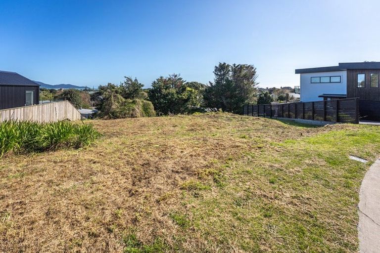 Photo of property in 13 Kawau Grove, Waikanae Beach, Waikanae, 5036