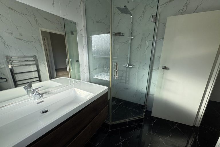 Photo of property in 575 East Coast Road, Browns Bay, Auckland, 0630