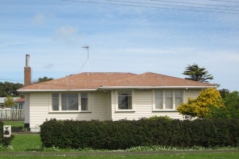 Photo of property in 75 Strange Street, Waitara, 4320