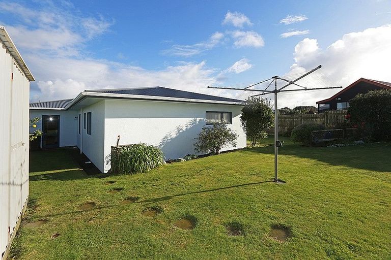 Photo of property in 20 Pohutukawa Drive, Opunake, 4616
