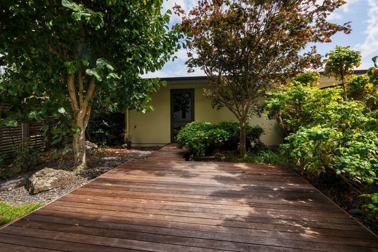 Photo of property in 76 Gunner Drive, Te Atatu Peninsula, Auckland, 0610