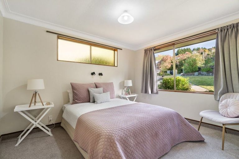 Photo of property in 18 Honeystone Street, Helensburgh, Dunedin, 9010