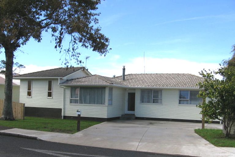 Photo of property in 1 Riverpark Crescent, Henderson, Auckland, 0610