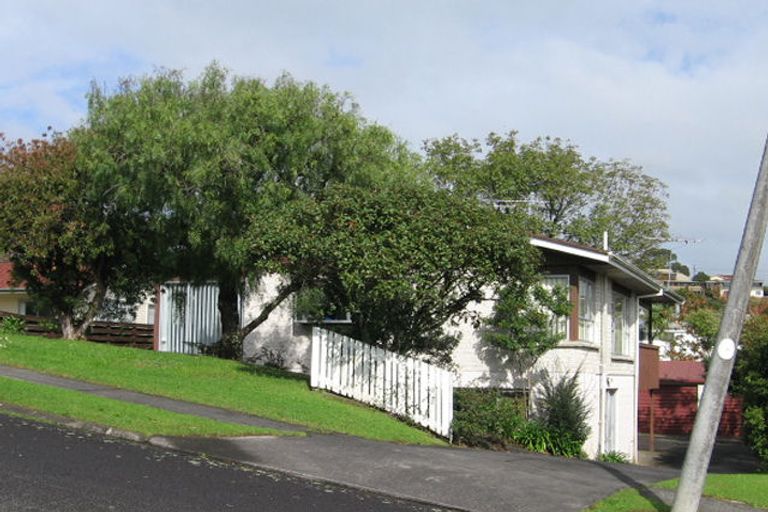 Photo of property in 10 Robbies Road, Shelly Park, Auckland, 2014