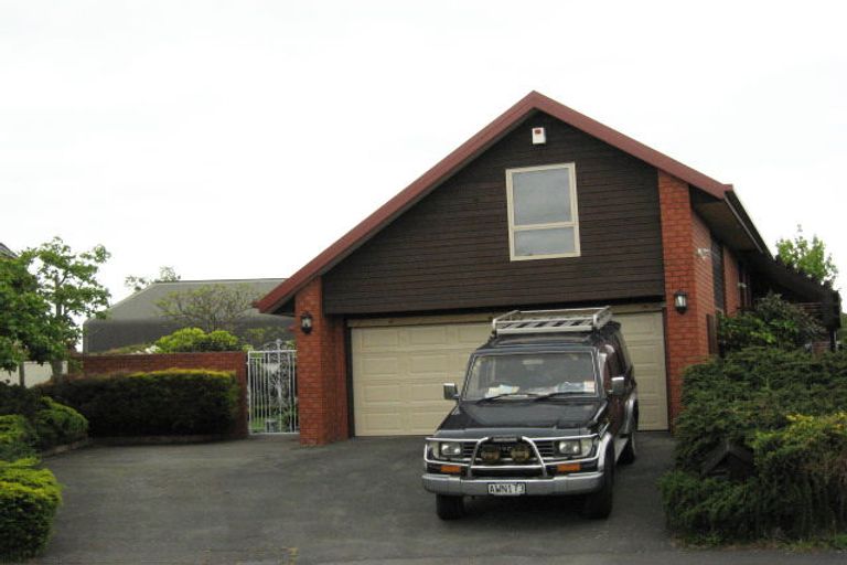 Photo of property in 32 Derenzy Place, Avonhead, Christchurch, 8042