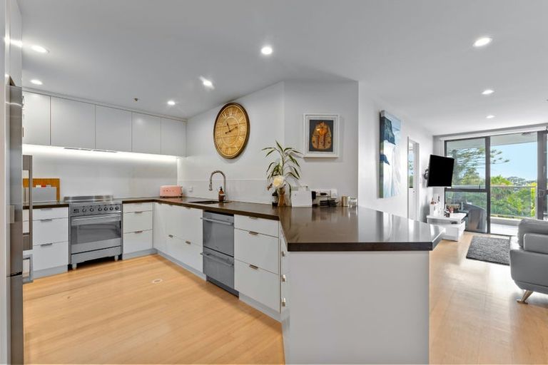 Photo of property in Mon Desir Apartments, 4b/175 Hurstmere Road, Takapuna, Auckland, 0622