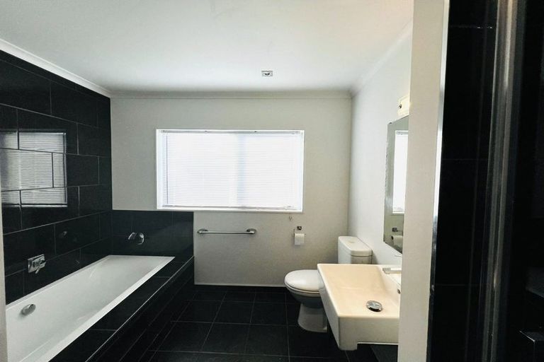 Photo of property in 69 Queens Road, Waikanae Beach, Waikanae, 5036