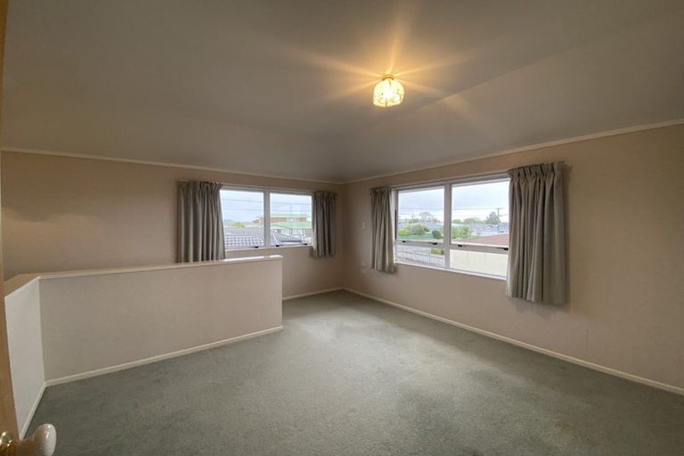 Photo of property in 2/225 Mangorei Road, Merrilands, New Plymouth, 4312