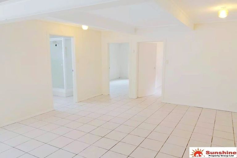 Photo of property in 244 Boord Crescent, Kumeu, 0891