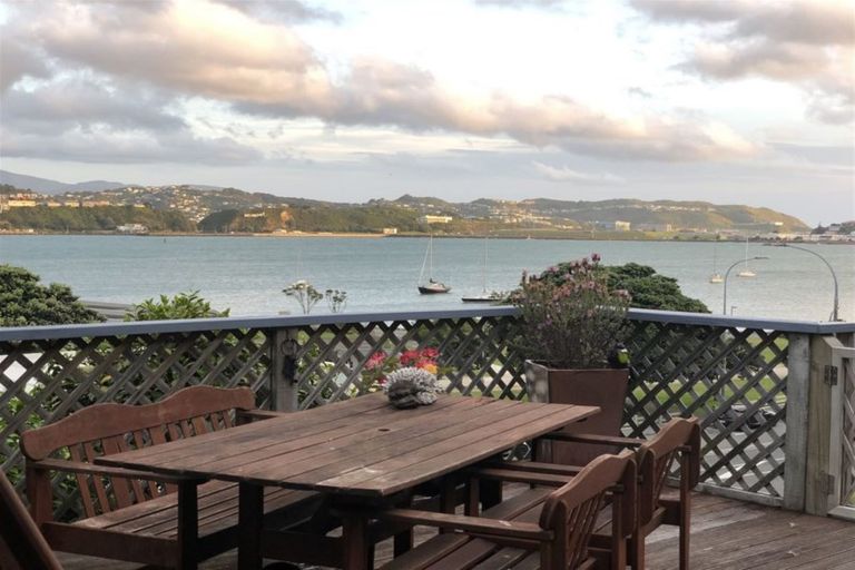 Photo of property in 1/382 Evans Bay Parade, Hataitai, Wellington, 6021