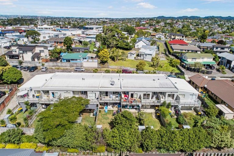 Photo of property in 15/242 Great North Road, Henderson, Auckland, 0612