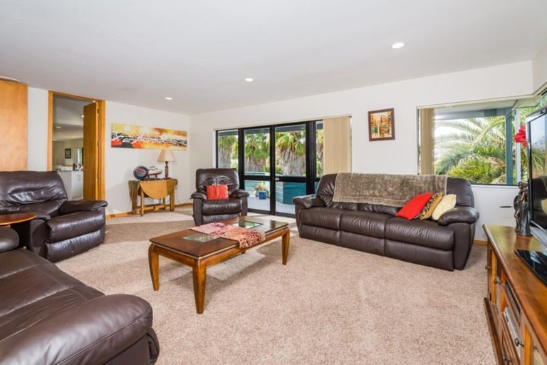 Photo of property in 52a Heathcote Road, Castor Bay, Auckland, 0620