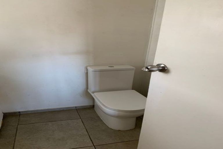 Photo of property in 1/44 College Road, Northcote, Auckland, 0627