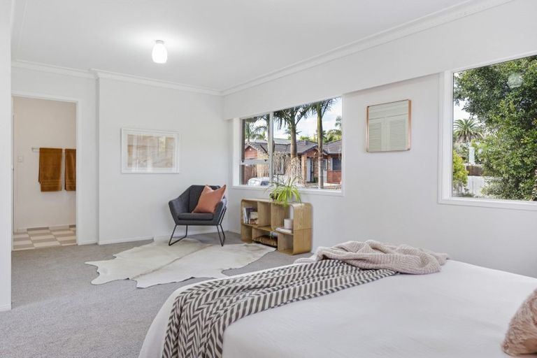 Photo of property in 90 Seabrook Avenue, New Lynn, Auckland, 0600