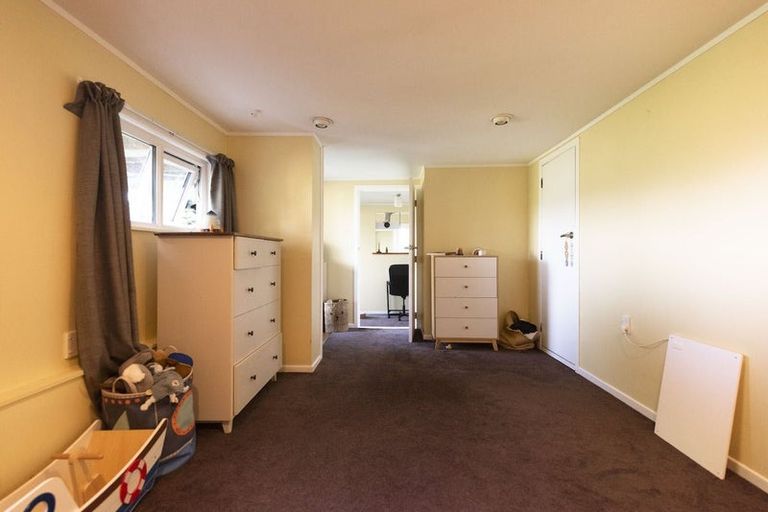 Photo of property in 17 Bedford Street, Northland, Wellington, 6012