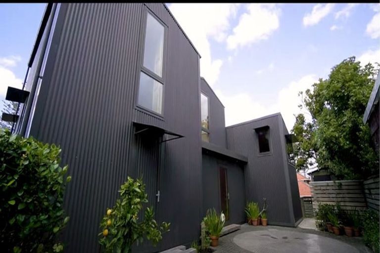 Photo of property in 21a Old Lake Road, Narrow Neck, Auckland, 0624