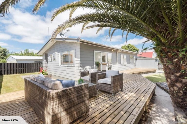 Photo of property in 2/10 Glennandrew Drive, Half Moon Bay, Auckland, 2012