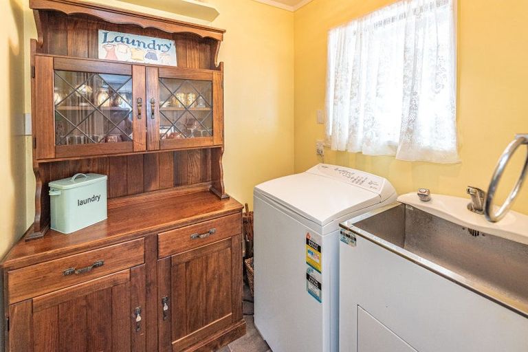 Photo of property in 102 Hinau Street, Castlecliff, Whanganui, 4501