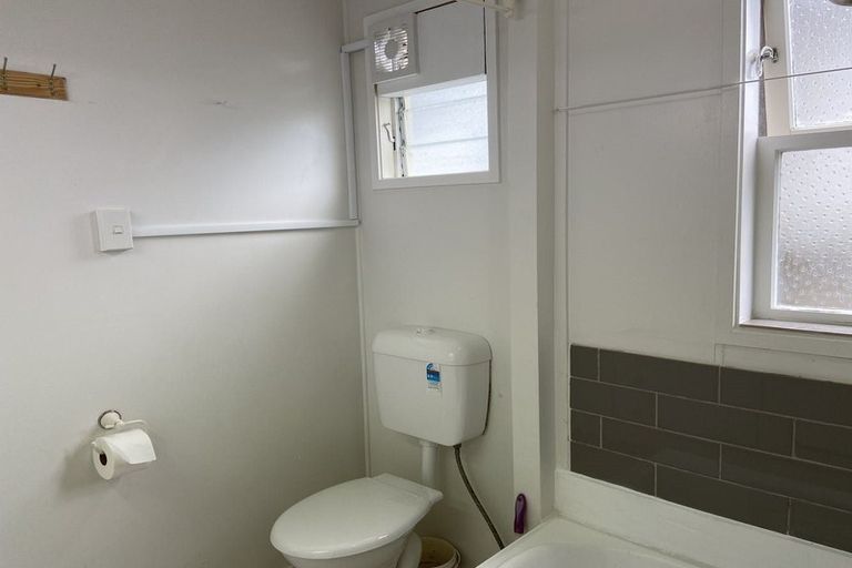 Photo of property in 40 Lingfield Street, Glenfield, Auckland, 0629