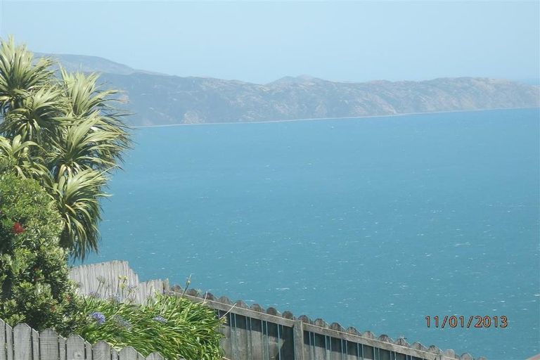 Photo of property in 74 Dress Circle, Newlands, Wellington, 6037