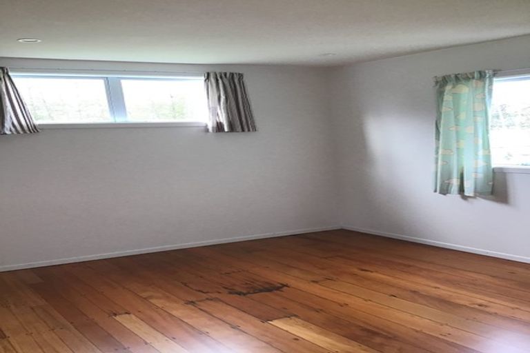 Photo of property in 60 Lathrope Road, Kumeu, 0892