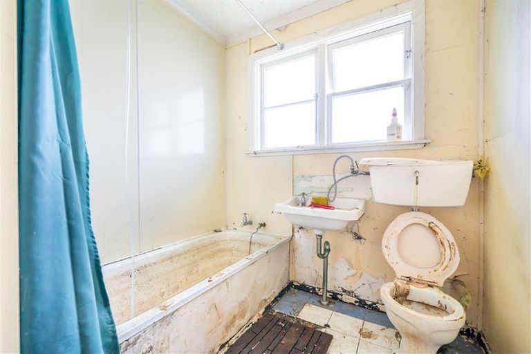 Photo of property in 1b Bush Grove, Trentham, Upper Hutt, 5018