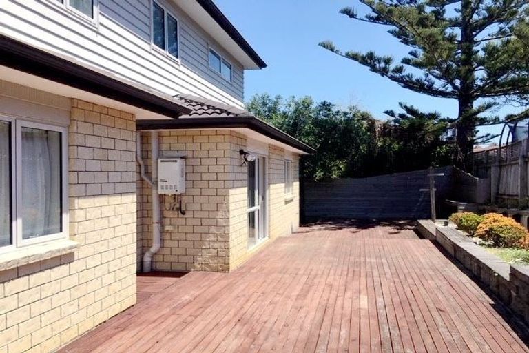 Photo of property in 23d Lexington Drive, Botany Downs, Auckland, 2010