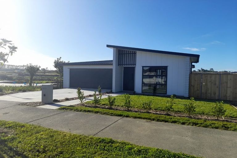 Photo of property in 10 Kenehi Road, Karaka, 2124