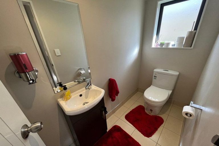 Photo of property in 19a Kelwyn Road, Kelston, Auckland, 0602