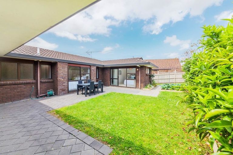 Photo of property in 84 Mirrabooka Avenue, Botany Downs, Auckland, 2010