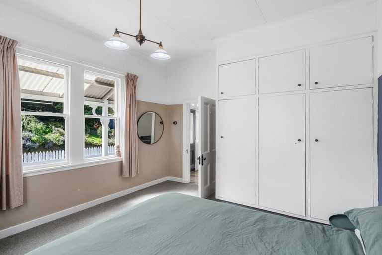 Photo of property in 19 Hawkhurst Road, Lyttelton, 8082