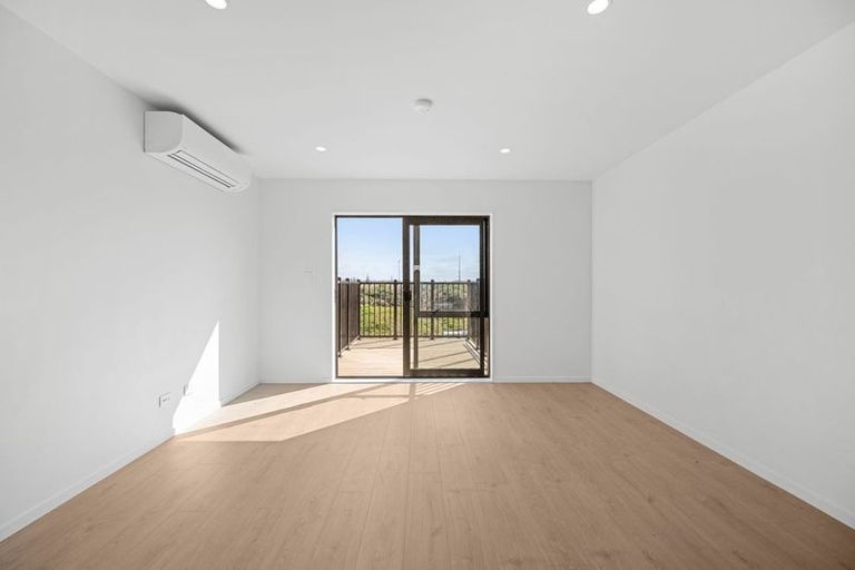 Photo of property in 7 Falcon Crescent, Hobsonville, Auckland, 0618