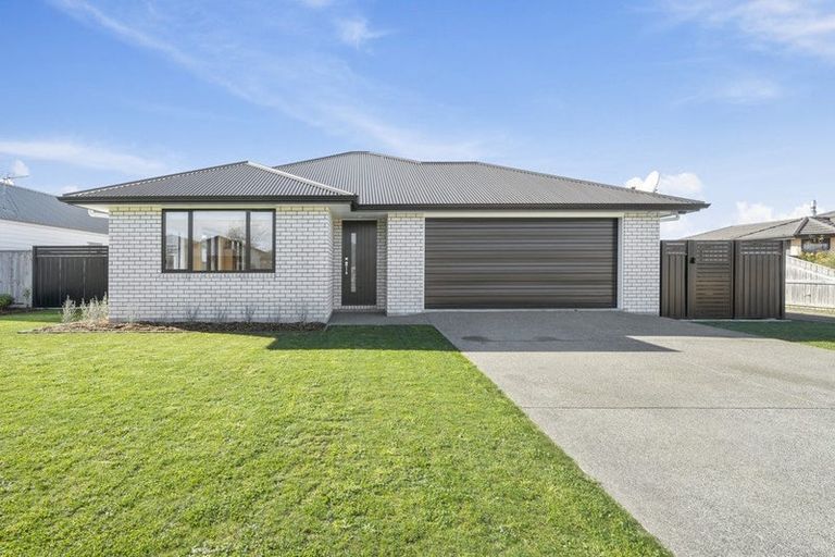 Photo of property in 16 Austin Reid Avenue, Carterton, 5713