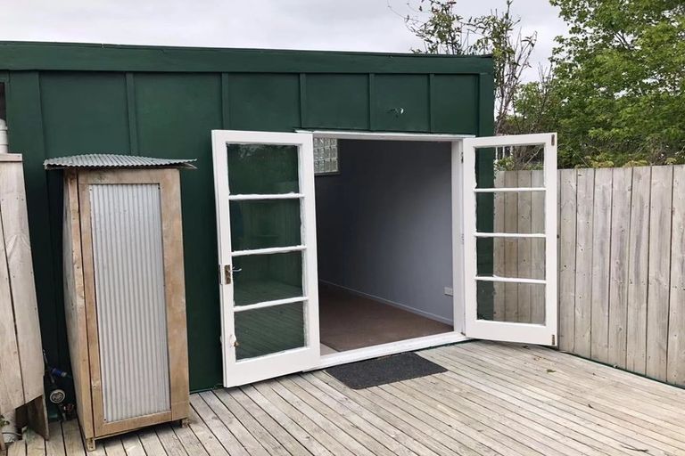 Photo of property in 44 Sylvan Avenue, Northcote, Auckland, 0627