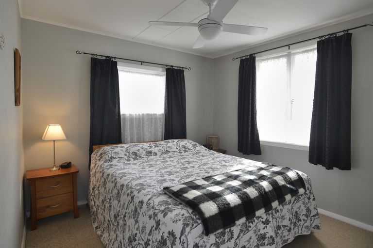 Photo of property in 63 Victoria Street, Carterton, 5713