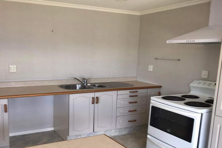 Photo of property in 8a Busby Place, Awapuni, Palmerston North, 4412