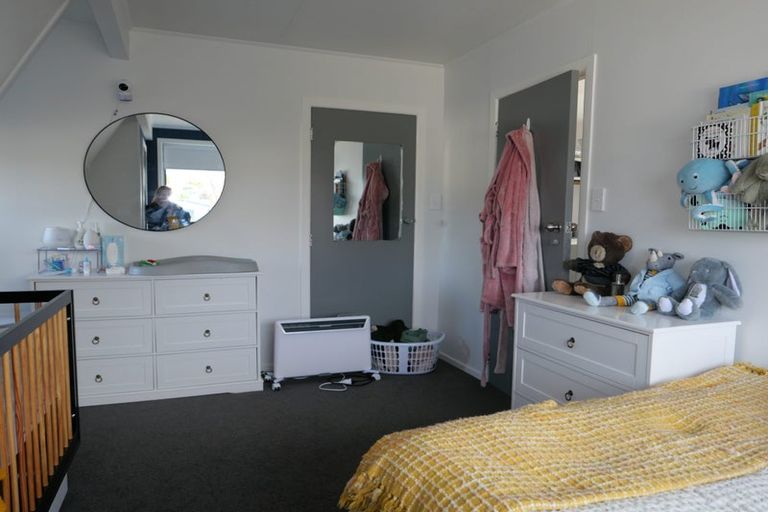 Photo of property in 9 Toporoa View, Ascot Park, Porirua, 5024