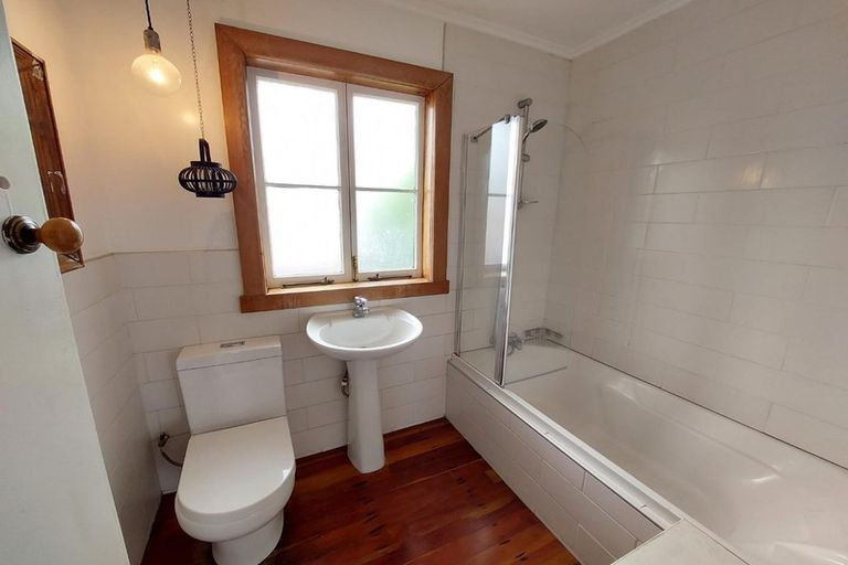 Photo of property in 294 Rangatira Road, Beach Haven, Auckland, 0626