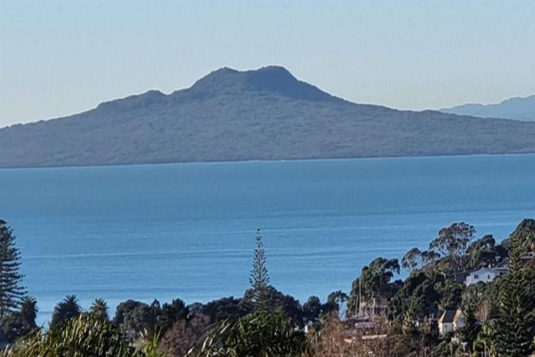 Photo of property in 2/42 Knights Road, Rothesay Bay, Auckland, 0630