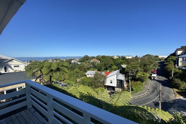 Photo of property in 2/12 Norna Crescent, Kelburn, Wellington, 6012