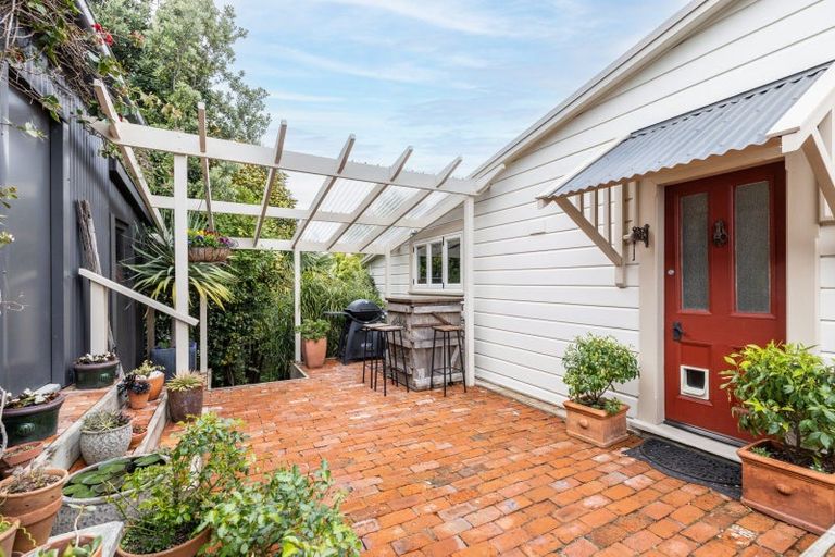 Photo of property in 4 Terrace Lane, Hospital Hill, Napier, 4110