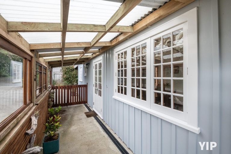 Photo of property in 20a Chapman Street, Newlands, Wellington, 6037