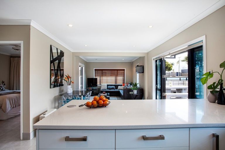 Photo of property in 48 Pitau Road, Mount Maunganui, 3116