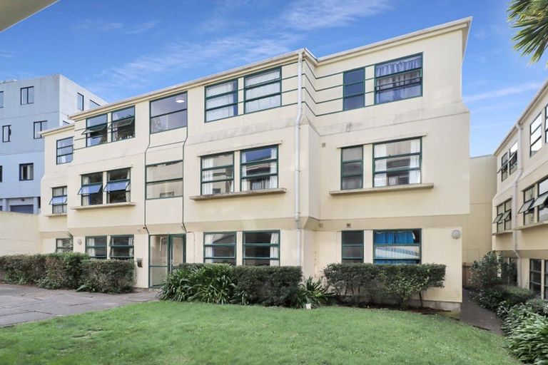 Photo of property in Te Awhina Apartments, 26/22 Sussex Street, Mount Cook, Wellington, 6021