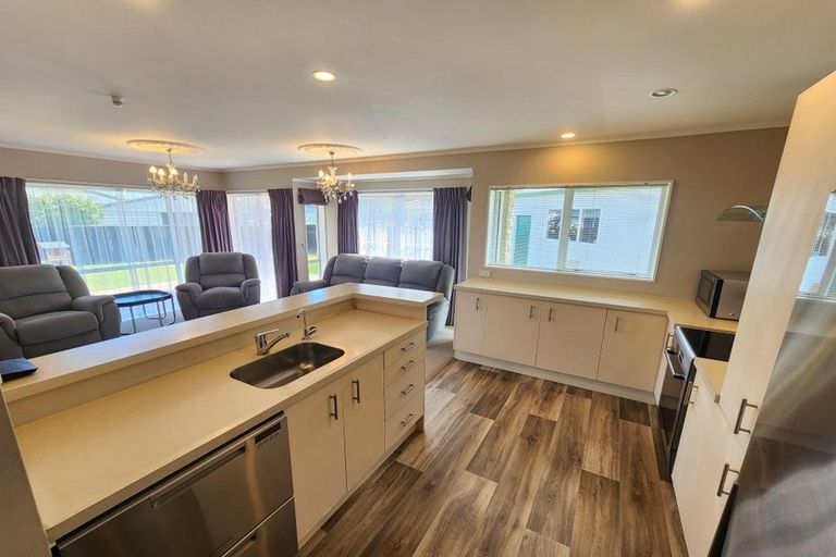 Photo of property in 24 Willowstream Grove, Cloverlea, Palmerston North, 4412