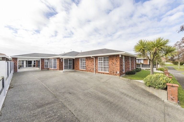 Photo of property in 6 Grange Place, Milson, Palmerston North, 4414