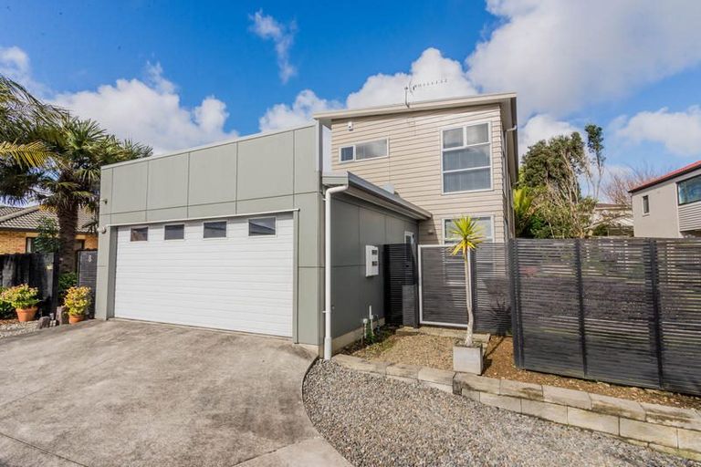 Photo of property in 8 Roy Maloney Drive, Henderson, Auckland, 0612