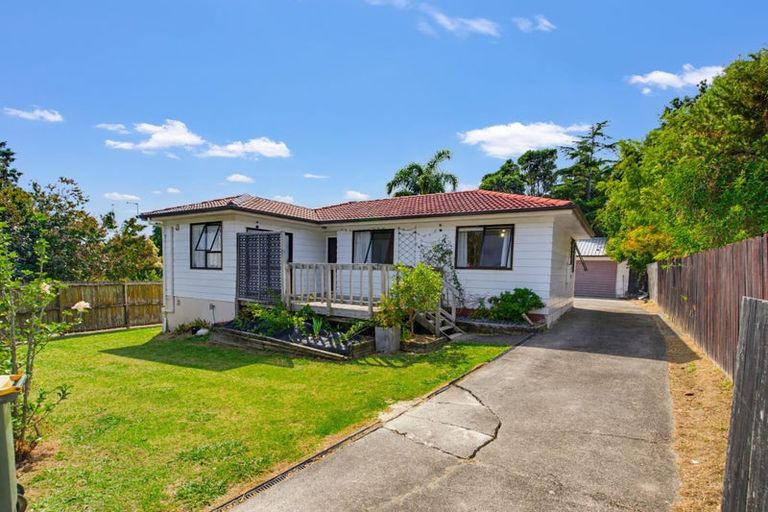 Photo of property in 9 Panzic Place, Glen Eden, Auckland, 0602