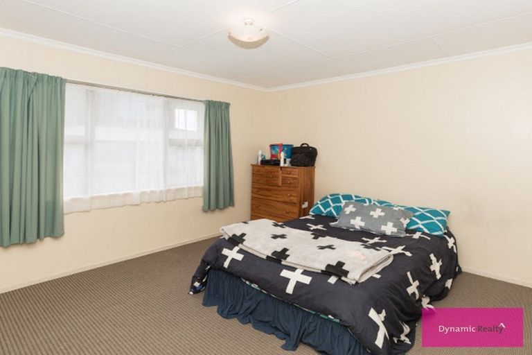 Photo of property in 11 Colonial Place, Kelvin Grove, Palmerston North, 4414