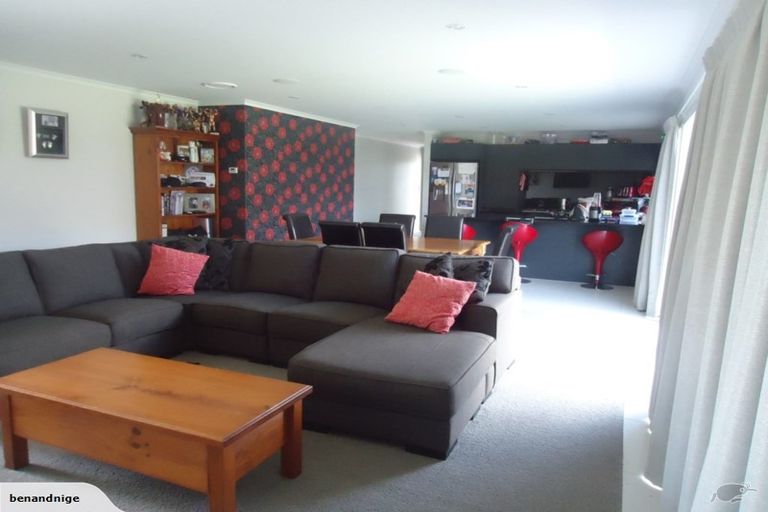 Photo of property in 31 Harbour Crest Drive, Waiuku, 2123